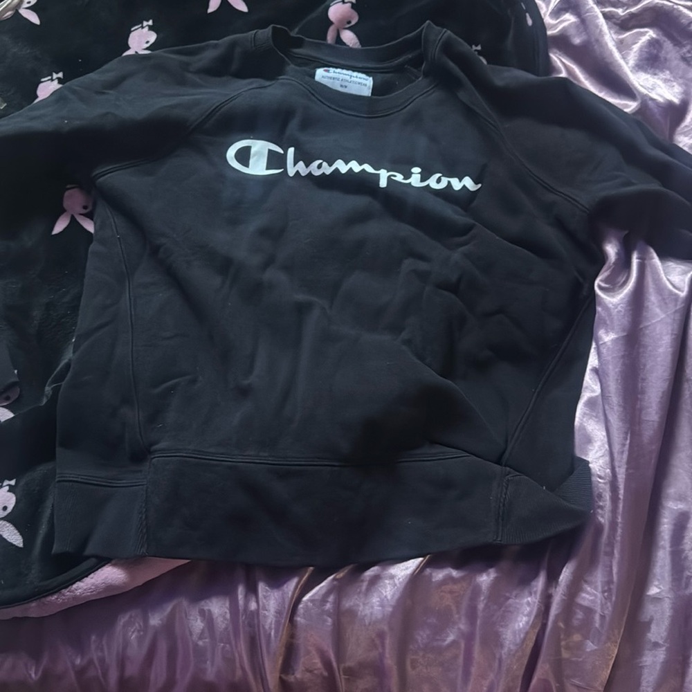 Black long sleeve champion shirt
